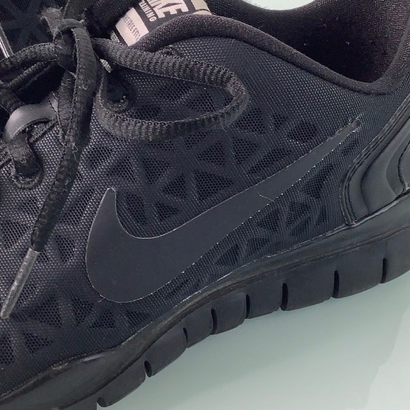 Nike Nike free fit 2 black on black sneakers size 8 EUC - Picture 2 of 16